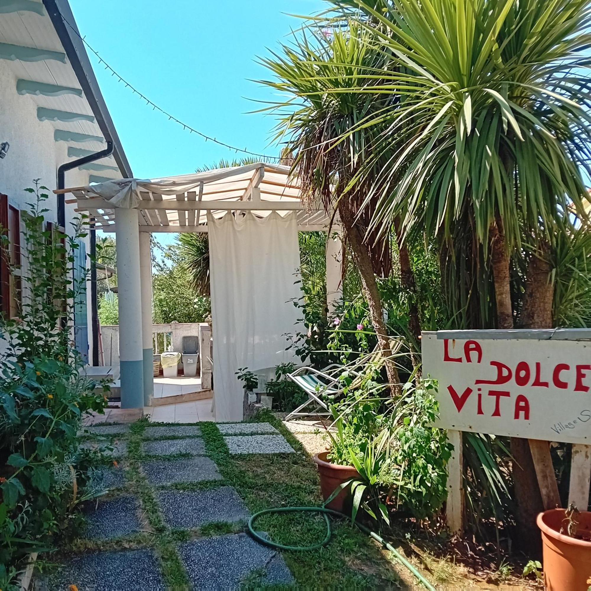 Sogno Vacanze Apartment Маса Екстериор снимка